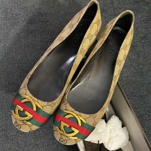 Gucci flats for sale size 40 fits like a 9-9.5 women’s